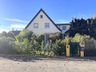 Charmante Wohnidylle! Markant gestaltete DHH in angenehmer Seitenstraßenlage von Groß-Gerau