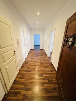 Helle 4-Zimmer Wohnung mit Balkon im 3. OG in Leipzig-Kleinzschocher