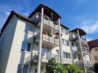 ***GEMÜTLICHE SONNIGE WOHNUNG MIT BALKON UND TIEFGARAGENSTELLPLATZ***