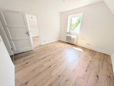 **Frisch renoviert: +Laminat +weiße Wände +neues Tageslichbad +eigener Garten**