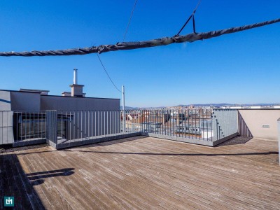 Urbaner Wohntraum mit Weitblick – Stilvolle 3-Zimmer-DG-Wohnung mit großer Dachterrasse