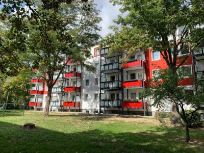 Wohnen im Erdgeschoß mit großem Balkon