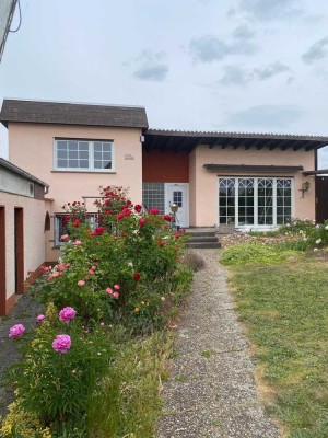 Vollständig renoviertes Haus mit fünf Zimmern und EBK in Rödermark