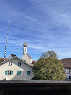 Helle 4-Zimmer-Wohnung mit Balkon und EBK in Oberpframmern