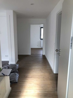 Schöne und helle 3-Zimmer Wohnung mit EBK und großen Terrasse