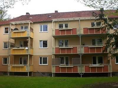 + 3 Zimmer in ruhiger Seitenstraße +