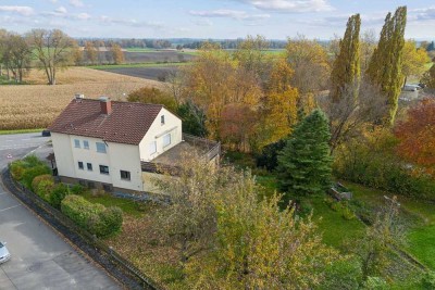 Wohnglück! Großes Zweifamilienhaus mit traumhaftem Gartenparadies inklusive Baugrundstück