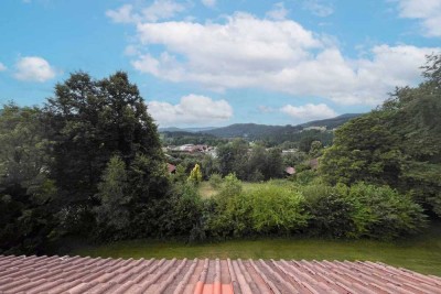 Gepflegte 5. Zimmer Wohnung mit Gemeinschaftsgarten in idyllischer Natur