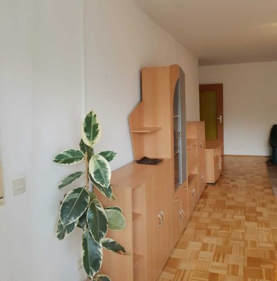 Teilsanierte exklusive 3-Zimmer-Wohnung im Herzen von FFB.