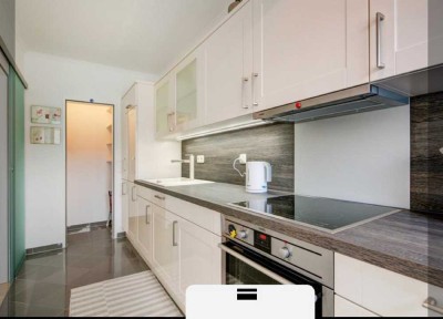 Schöne 2 Zimmer Wohnung Hell Voll möbliert mit Balkon und EBK in München Freimann