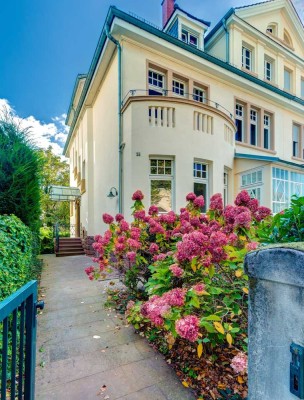 Traumhafte Doppelhaus-Stadtvilla mit Balkonen und Garten inmitten von Neuenheim