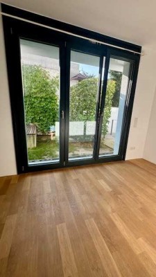 Stilvolle, gepflegte 5-Raum-Wohnung mit Garten, EBK und geh. Innenausstattung in München Hadern