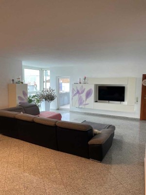 Moderne helle 6 Zimmer Wohnung mit Balkon in Mühlheim am Main