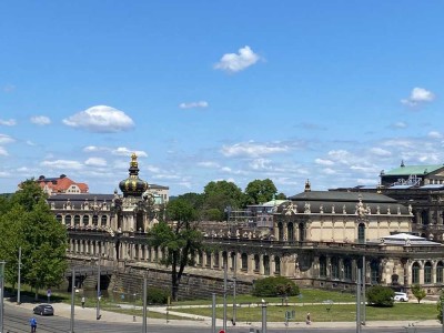 *  Blick zum Zwinger  - helle Wohnung mit großen Zimmern *