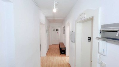 Großzügige und helle 3-Zi-Wohnung mit Balkon, äußerst zentral (WE07)