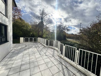 Garten, riesige Terrasse,  direkte Feldrandlage / Bezugsfrei!