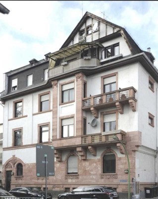 Exklusive, geräumige 3-Zimmer-Wohnung mit Balkon und EBK in Frankfurt am Main