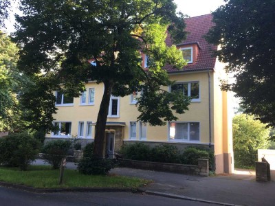 Sehr schöne, helle, frisch renovierte 3-Zimmer-Wohnung mit Garten in der Wüste, ruhig + zentral