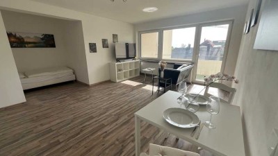 BEREIT ZUM EINZUG!!! Möbliertes 1-Zimmer-Appartement mit Süd-Balkon