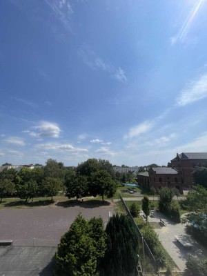 Frisch sanierte 3- RaumWohnung mit EBK, Balkon und toller Aussicht