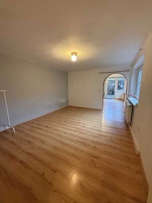 Schöne 2-Zimmer-Altbauwohnung in Langenhagen mit kleinem Garten und Einbauküche