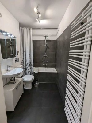 Exklusive 2,5-Zimmerwohnung mit herrlichem Blick ins Grüne mit TG-Stellplatz