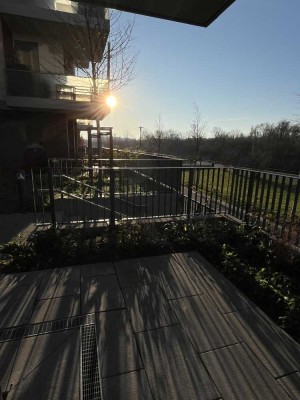 Zweitbezug: geräumige 2-Raum-Wohnung mit Terrasse zum Kanalufer am Lindenauer Hafen u. Tageslichtbad