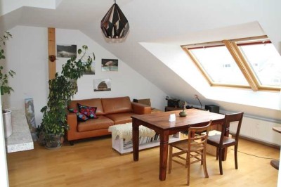 Sehr helle und ruhige 2-Raum-DG-Wohnung mit Balkon und EBK in München Untermenzing