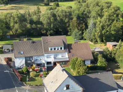 Einfamilienhaus mit Einliegerwohnung / Zweifamilienhaus mit sep. Bauplatz in Ortsrandlage