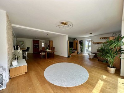 Exklusives Wohnen in Alt-Poing – Helle 5-Zimmer Wohnung mit top Ausstattung und großem Garten