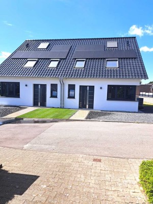 Neubau/Erstbezug ! Exlusive und großzügige DHH in idyllischer Wohnlage in 52525 Heinsberg-Haaren
