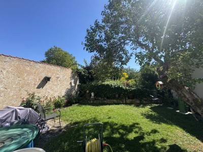 Heilbronn-City Mittendrin und doch im Grünen, helle 3,5 Zimmer Wohnung mit Garten, Balkon und Garage