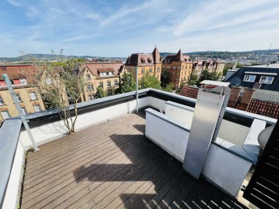 Penthouse-Feeling mit Dachterrasse in Stuttgart (2 Zi, Modernisiert, Einbauküche, Tageslichtbad)