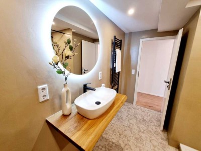 *PREISREDUZIERUNG* Modern renovierte 4 Zimmer in jungem Reihenhaus