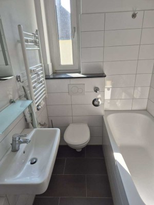 2-Zi.-Single-Wohnung in GE-Horst in ruhiger Lage / neues Bad mit bodengleicher Dusche + Badewanne /