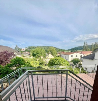 Freistehendes Wohnhaus mit Anbau, großem Garten, 30 qm Sonnenterrasse, Garage und viel Potenzial
