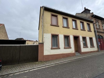 Großes Ein bis Zweifamilienhaus