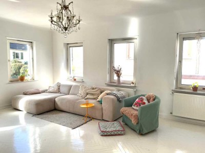 Hübsche Altbau- 2,5-Zimmer Wohnung (105m²) in Rhodt unter Rietburg, renoviert