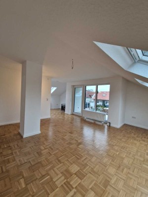 Kernsanierte 3,5-Zimmer-Dachgeschosswohnung mit Balkon