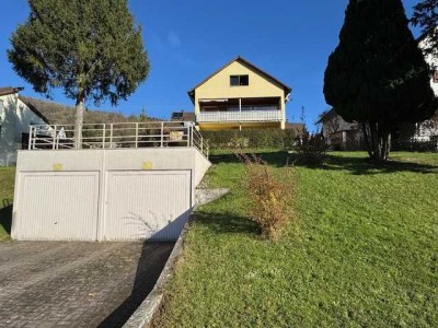 Besonderes 2-3 Familienhaus mit Garten, 3  Garagen in ruhiger Lage mit besonderer Aussicht