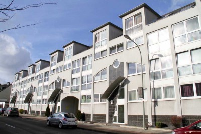 Helle 2-Zimmer-Wohnung mit neuer Einbauküche & Stellplatz
