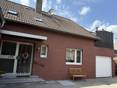 Gemütliche, gepflegte 4-Z.-DG-Wohnung mit großer Dachterrasse u. Carpot in ländlicher Ortslage