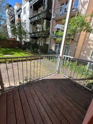 Günstige 3-Zimmer mit Laminat, Wanne, offener Kü. und Balkon in Bestlage am Küchwald! EBK mgl.
