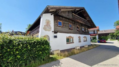 Bauernhaus in zentraler Wohnlage mit 2 großen Wohnungen in Obing am See! Vermietet - 3 % Rendite