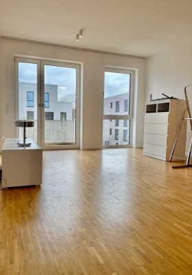Zwei-Zimmer-Wohnung mit Balkon, Einbauküche und Fahrstuhl!