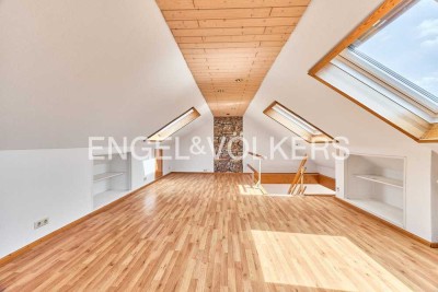 Bezugsfrei: 3,5 Zimmer Wohnung mit Süd-Dachterrasse, Garage & Stellplatz!