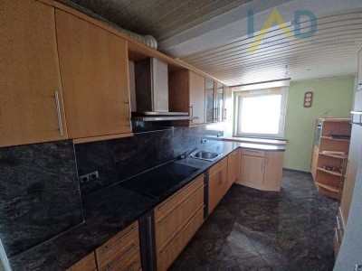 Vielseitiges Zweifamilienhaus mit Anbau, Kaminzimmer und Dachterrasse