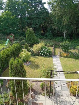 Einfamilienhaus mit großem Garten und Wassernähe