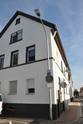 Große Wohnung in zentraler Lage mit Ausbaupotenzial