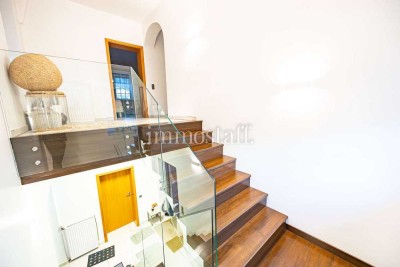 DOPPELHAUSHÄLFTE: 160 m² nutzbare Fläche, großes Grundstück, 4 Stellplätze & Schrauber-Garage